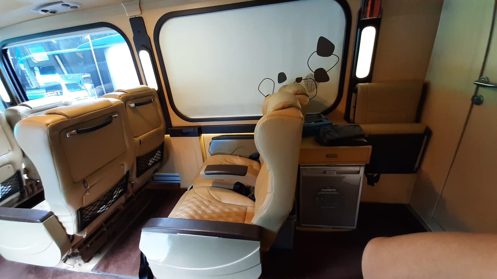 sewa bus luxury Jakarta