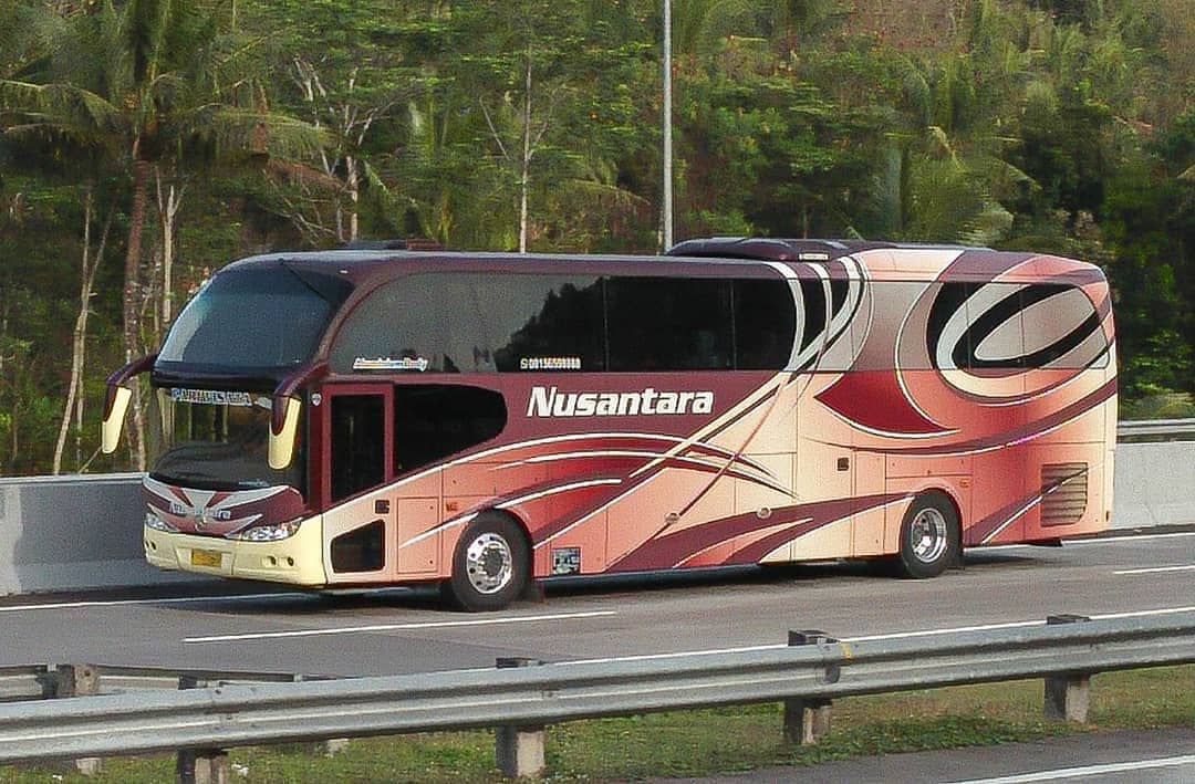 model Bus High Deck bus pariwisata