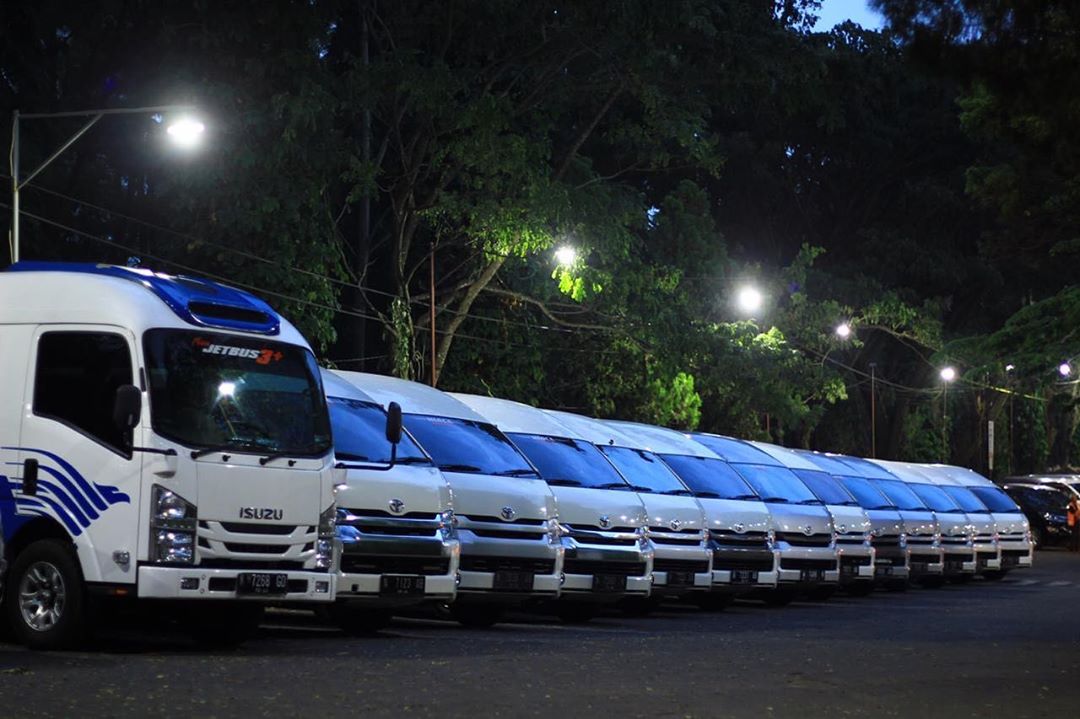 sewa hiace jakarta 23