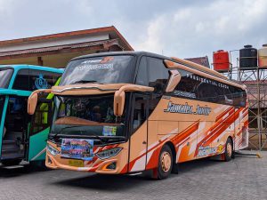 bus pariwisata