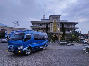 sewa elf bekasi