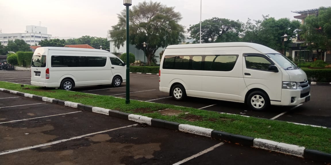 sewa hiace depok