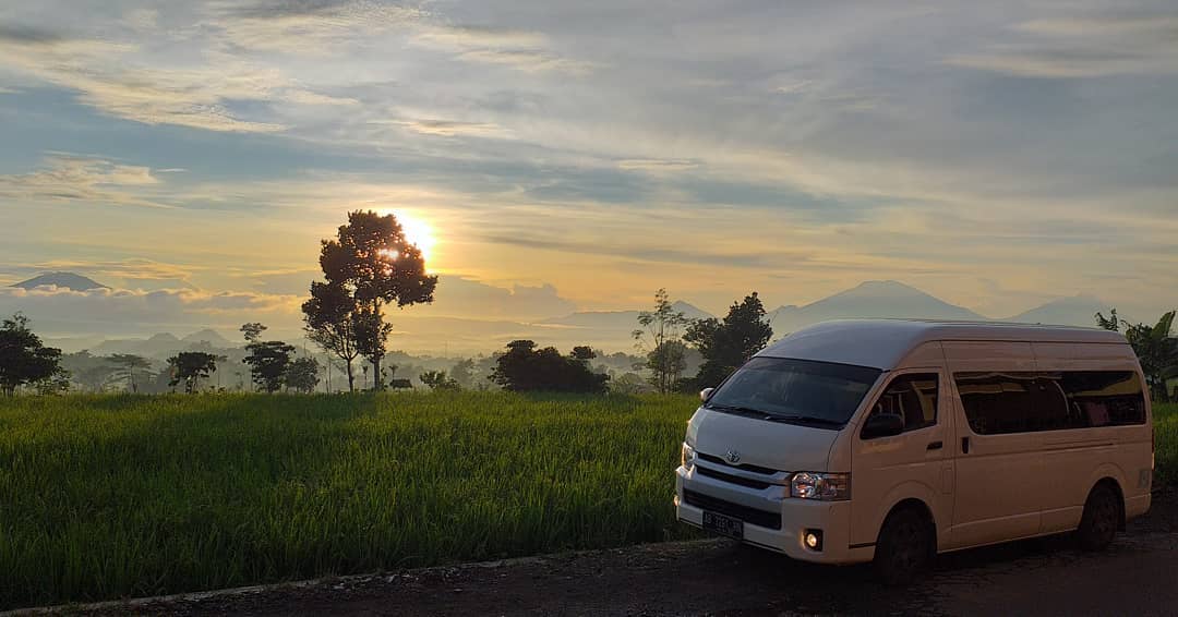 Sewa hiace jakarta