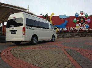 sewa hiace depok