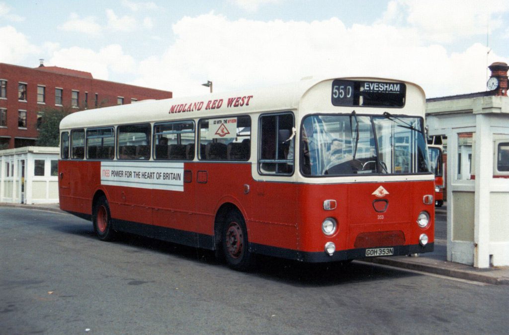 Sejarah Perkembangan Bus Pariwisata