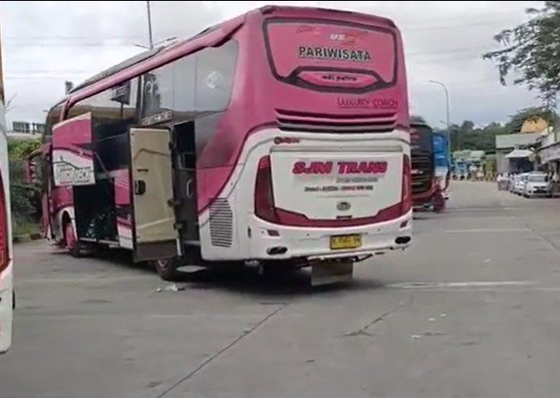 sewa bus sjm trans