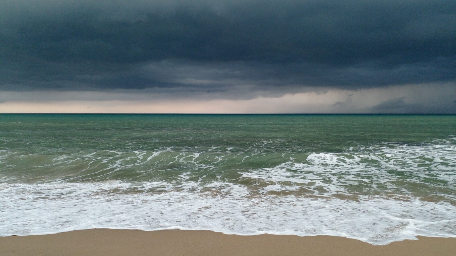 Wisata Pantai Anyer