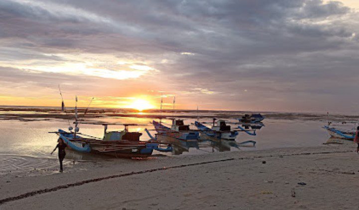 Pantai Ujung Genteng