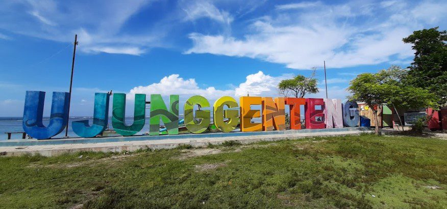 Pantai Ujung Genteng