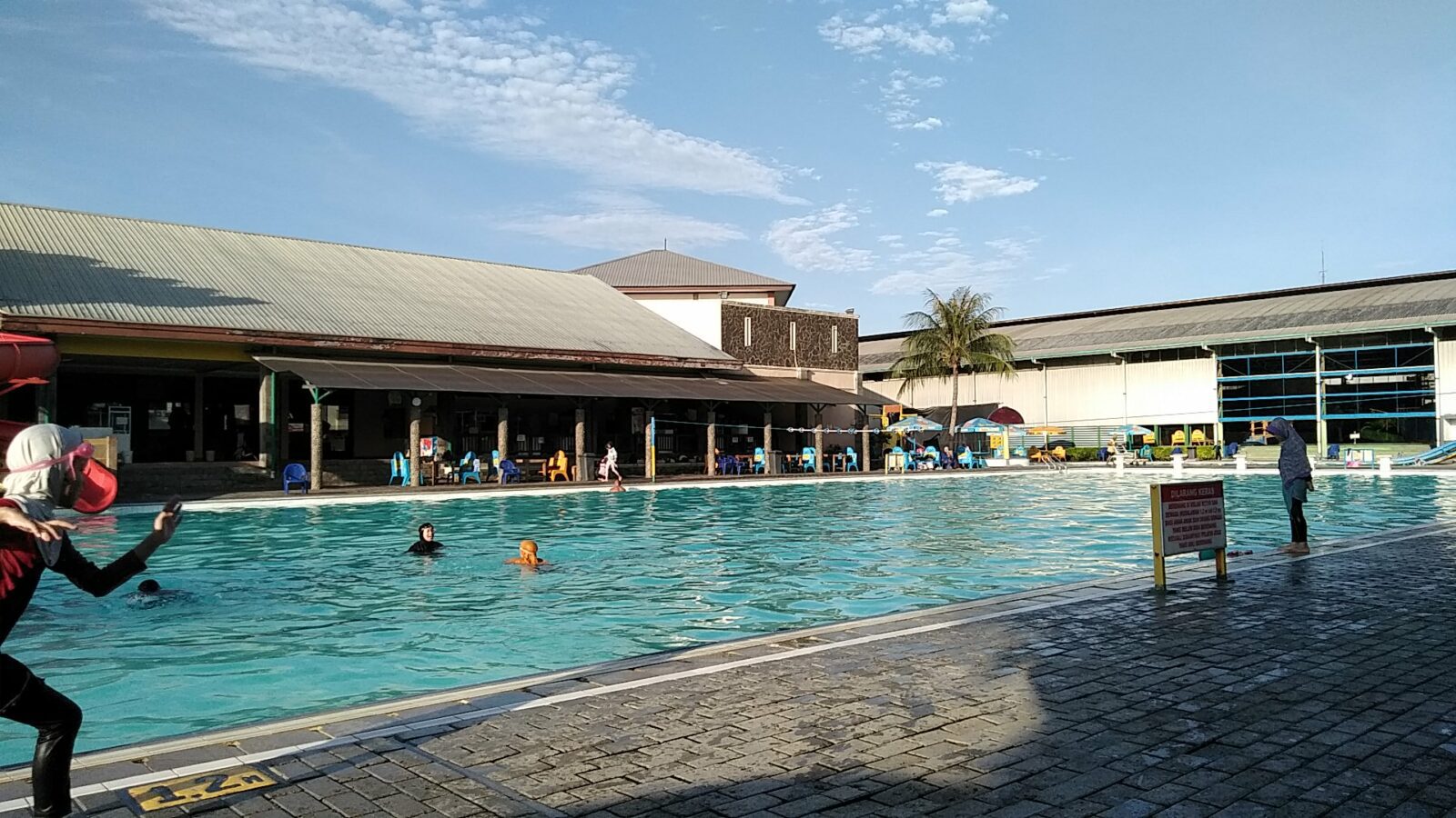 Obati Stres Anda Dengan Berkunjung ke Kolam Renang Bekasi Ini
