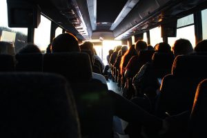 Mengoptimalkan Waktu Perjalanan dengan Sewa Bus Berkecepatan Tinggi