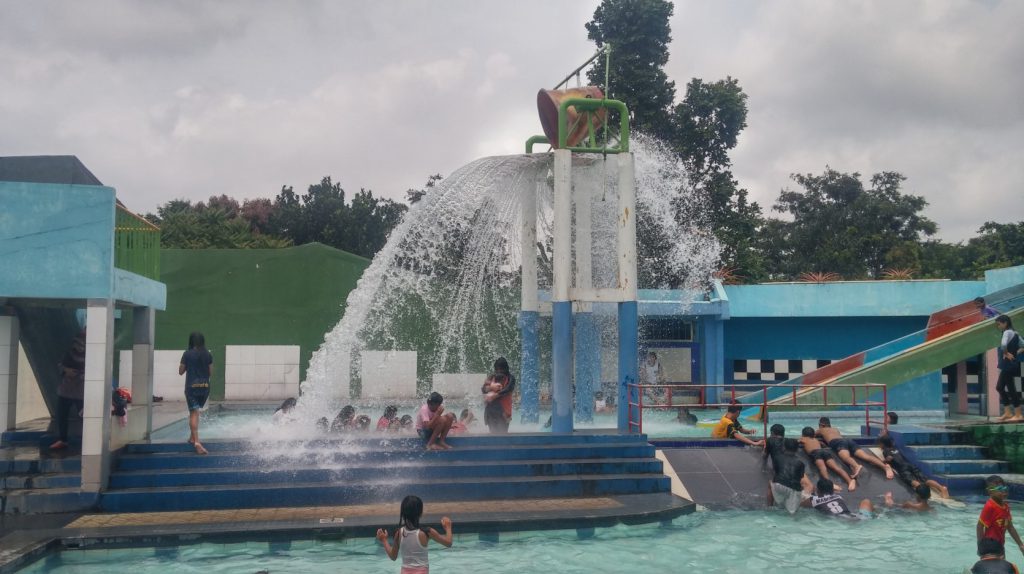 kolam renang di tangerang