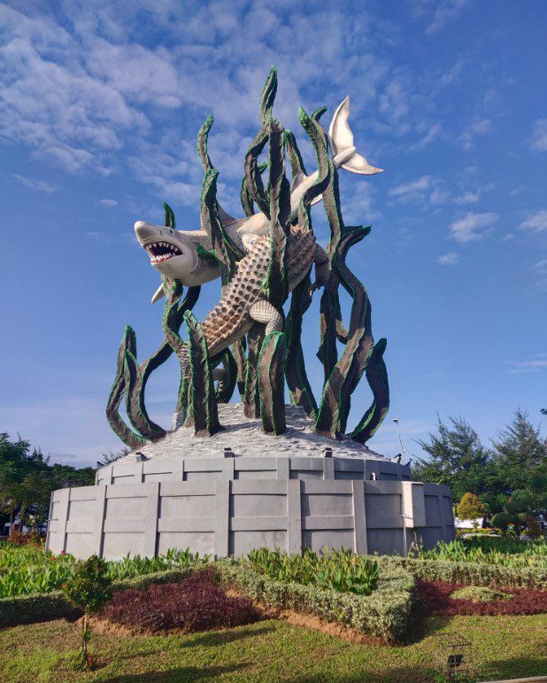 tugu surabaya