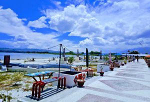 Pantai Pasir Putih Parparean