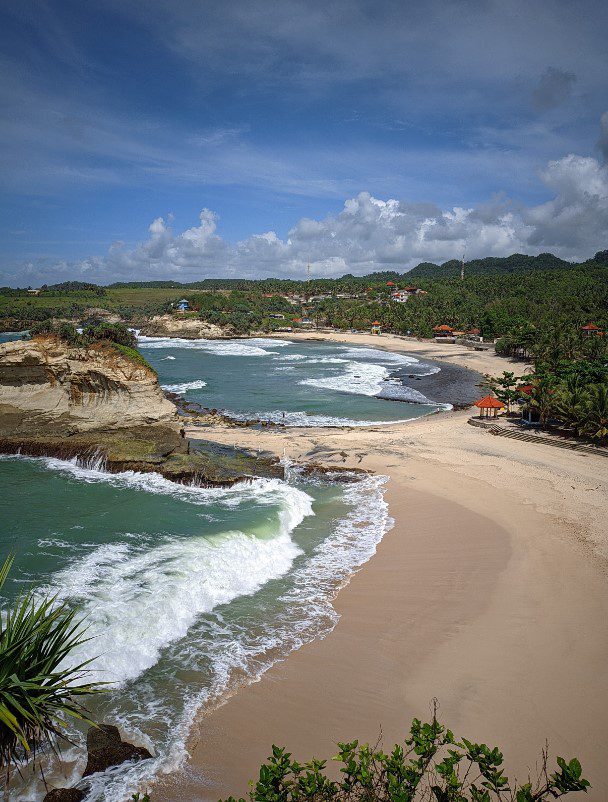 pantai terindah di Indonesia