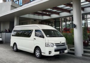 sewa hiace depok